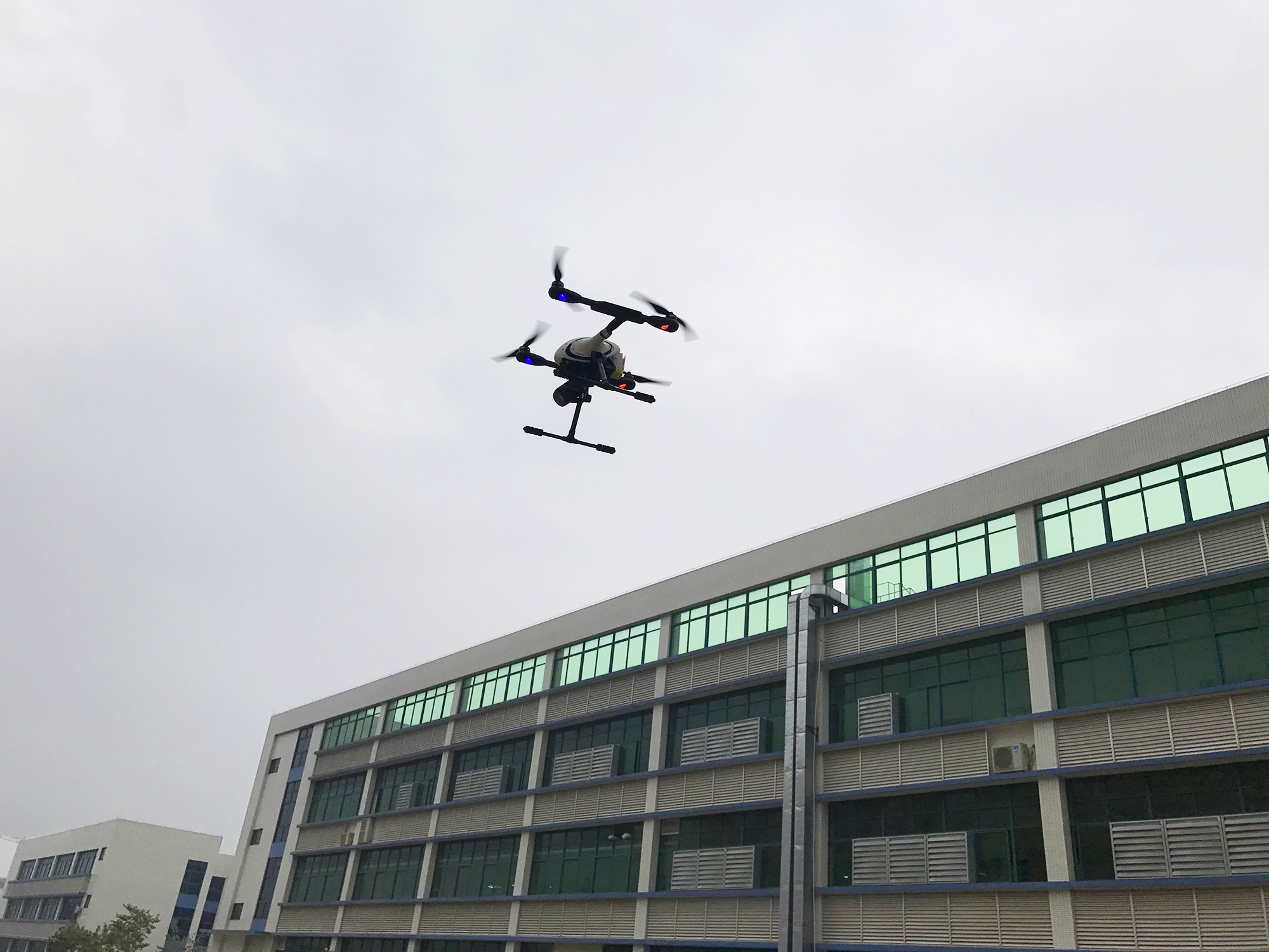 世豹無人機(jī)鋰電池現(xiàn)場測(cè)試